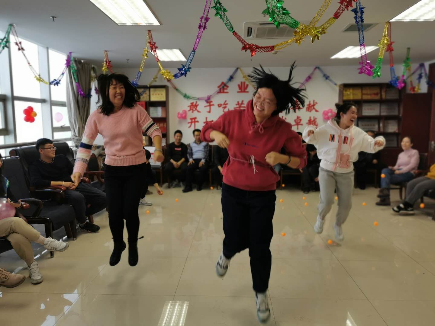 1634027602677955.jpg 疯狂摇乒乓球.jpg